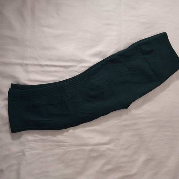 Lululemon in the flow Crop seamless yoga Leggings - Picture 5 of 9